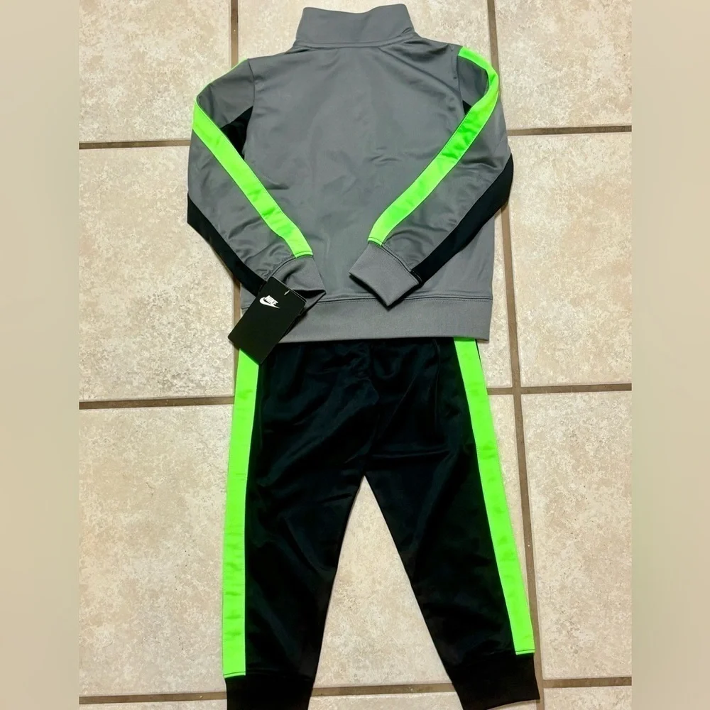 Nike Kids 2-Piece Dri-Fit Zip Jacket and Pull On Pants Set Sz 4